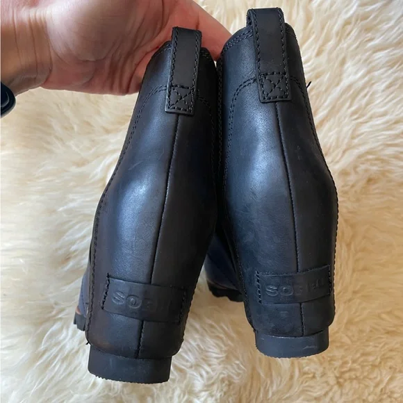 Like new Sorel Lea Wedge navy and black attic blue Chelsea boot hidden wedge - Picture 5 of 6